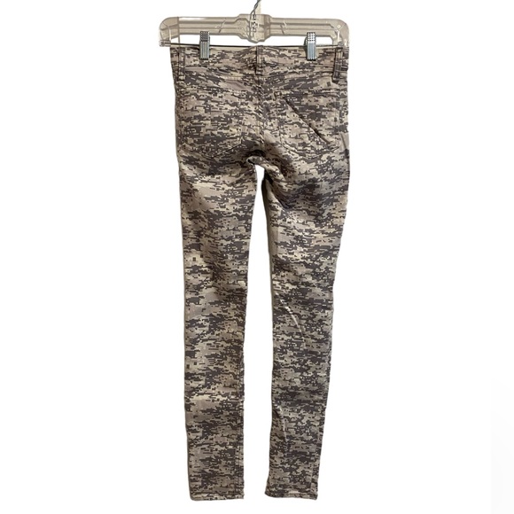 Rag & Bone Grey Camo Skinny Jeans Size 24 Style# W1502O337 - Picture 2 of 11